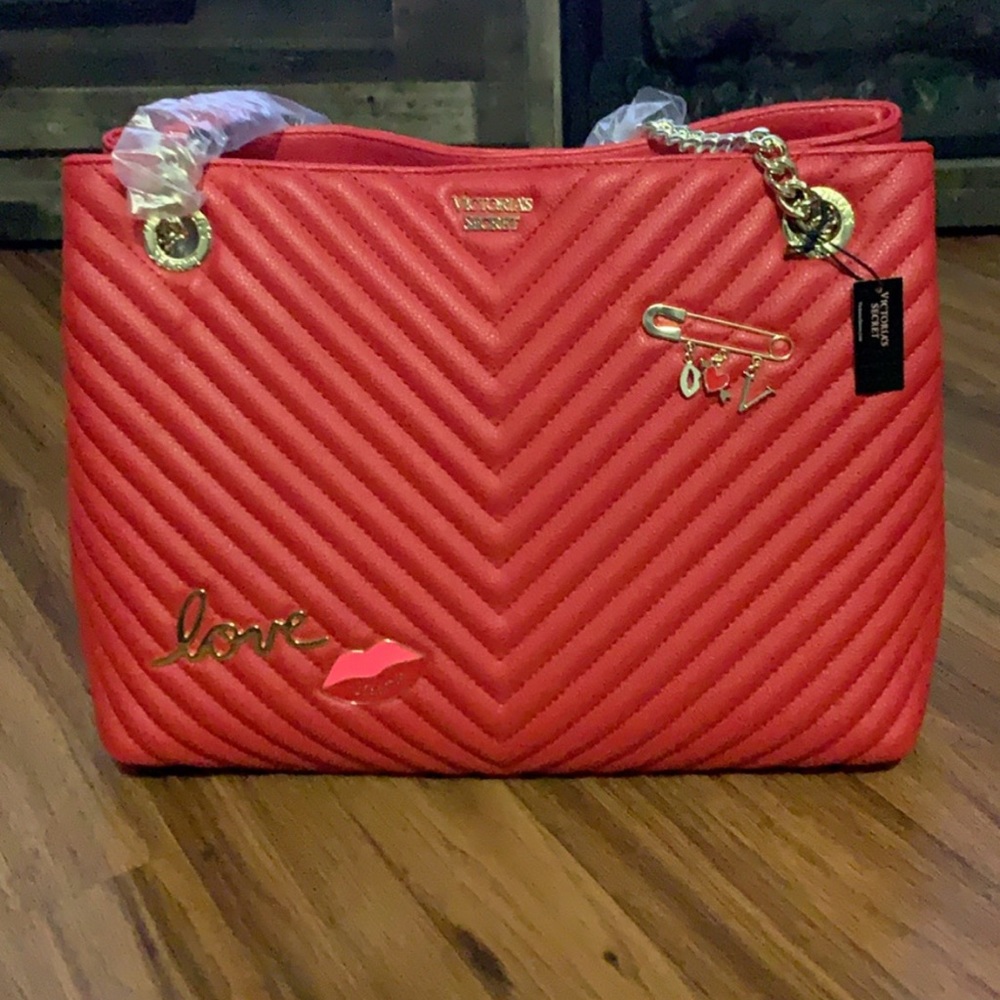 VS Embellished V-Quilt Shoulder Tote